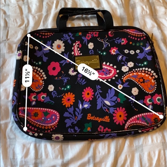 Betsey Johnson Handbags - Betsey Johnson Betseyville laptop bag